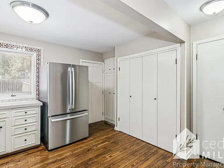 125 S Oakwood Ave — Photo 7