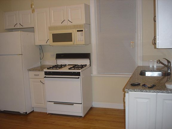 4th image of 2428 W Carmen Ave #1