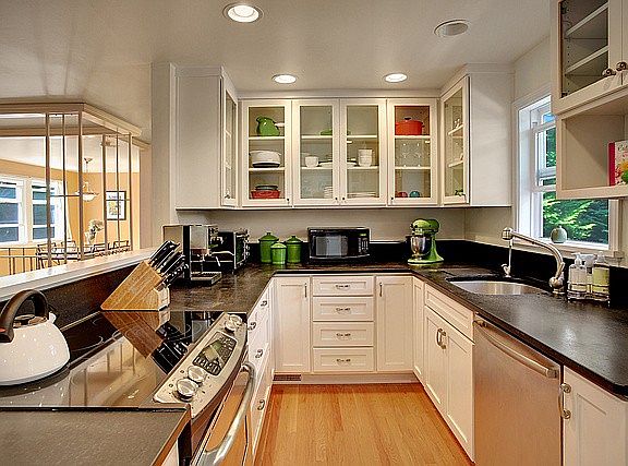 5th image of 10829 12th Ave NE