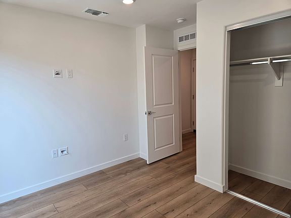 5th image of 2531 Curtain St S