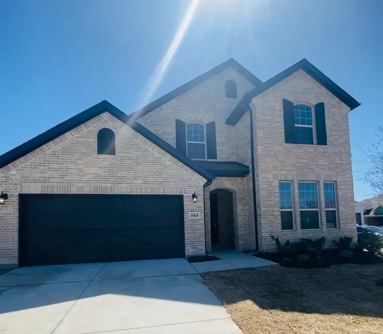 584 Bradley Dr — Photo 1