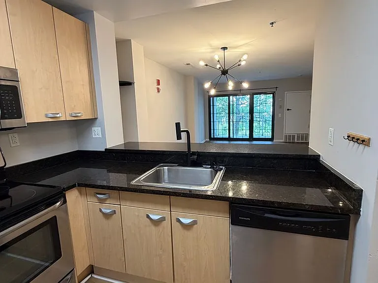 2 Leverington Ave #28 — Photo 17