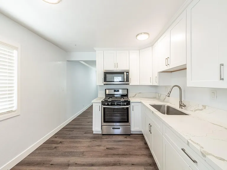 12547 Josephine St — Photo 7