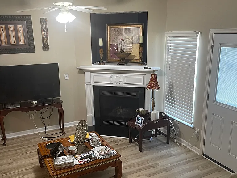 4911 Walden Lake Sq — Photo 8