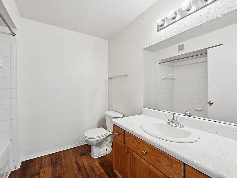 Sand Lake Pointe Apartments — Photo 23