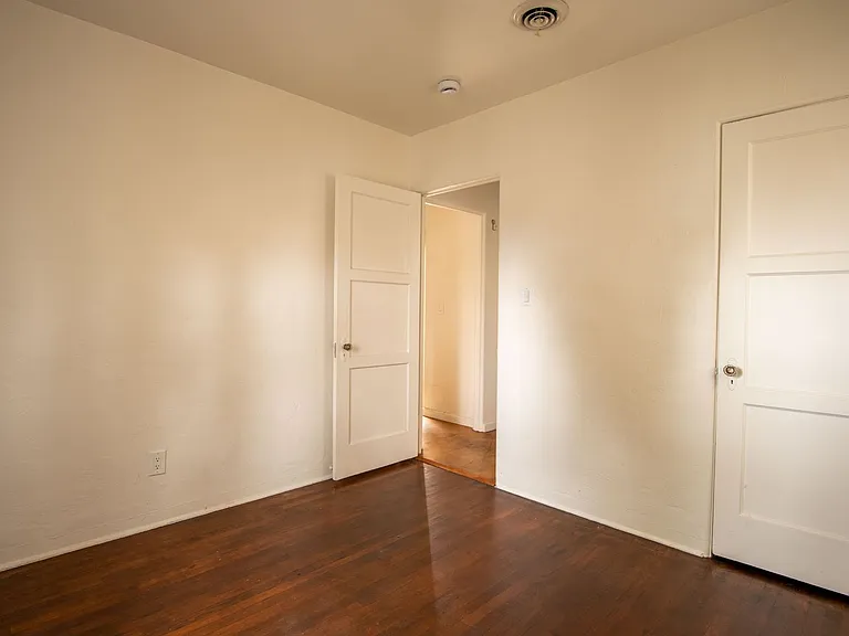 4072 Meade Ave — Photo 7