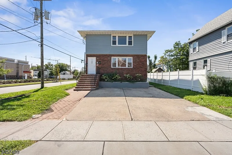 3 bed, 1.0 bath, $2,700 — Photo 1