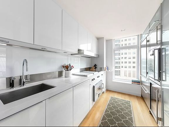 5th image of 400 E 67th St #5J