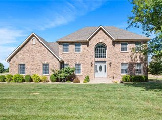 1703 Clover Rdg, Columbia, IL 62236