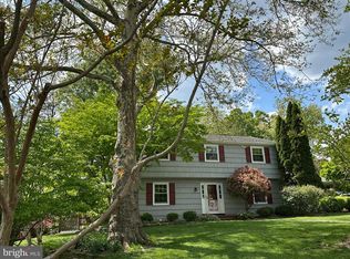 19 Farm Rd, Ewing, NJ 08638