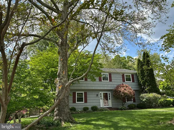 19 Farm Rd, Ewing, NJ 08638