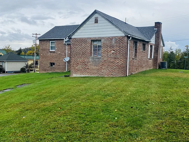 1393 Saratoga Ave — Photo 18