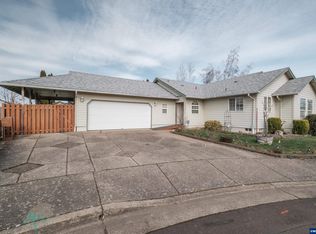 827 Cherry Blossom Ln, Lebanon, OR 97355