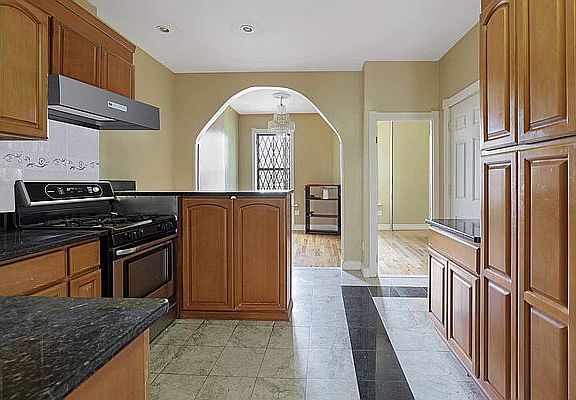 2nd image of 149 Herkimer St Floor 3
