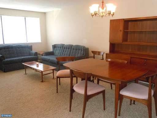 5th image of 1227 Hemlock Dr