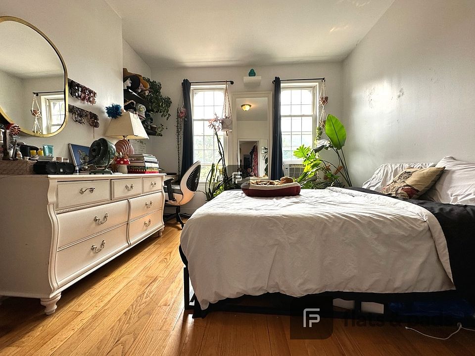 1st image of 139 Starr St APT 2R