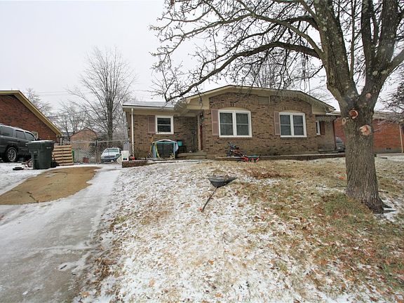 3rd image of 480 Whispering Hills Dr