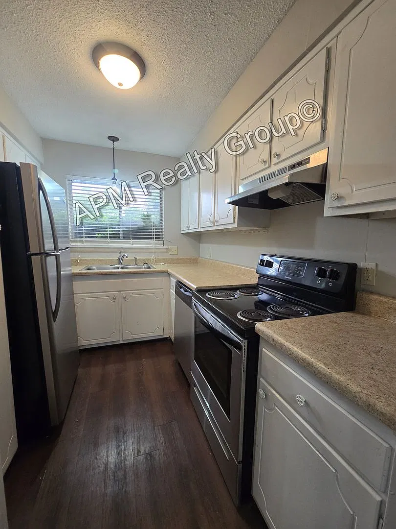 Cherry Hall Townhomes — Photo 4