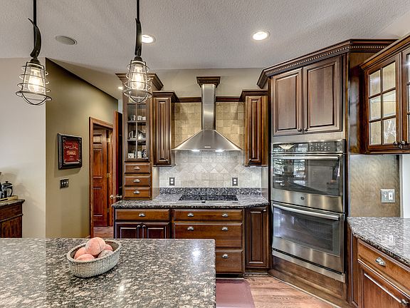 4th image of 1106 Scarborough Ln