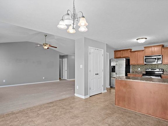 5th image of 213 Seville St
