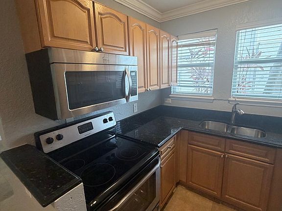 5th image of 865 W 39th St APT 1