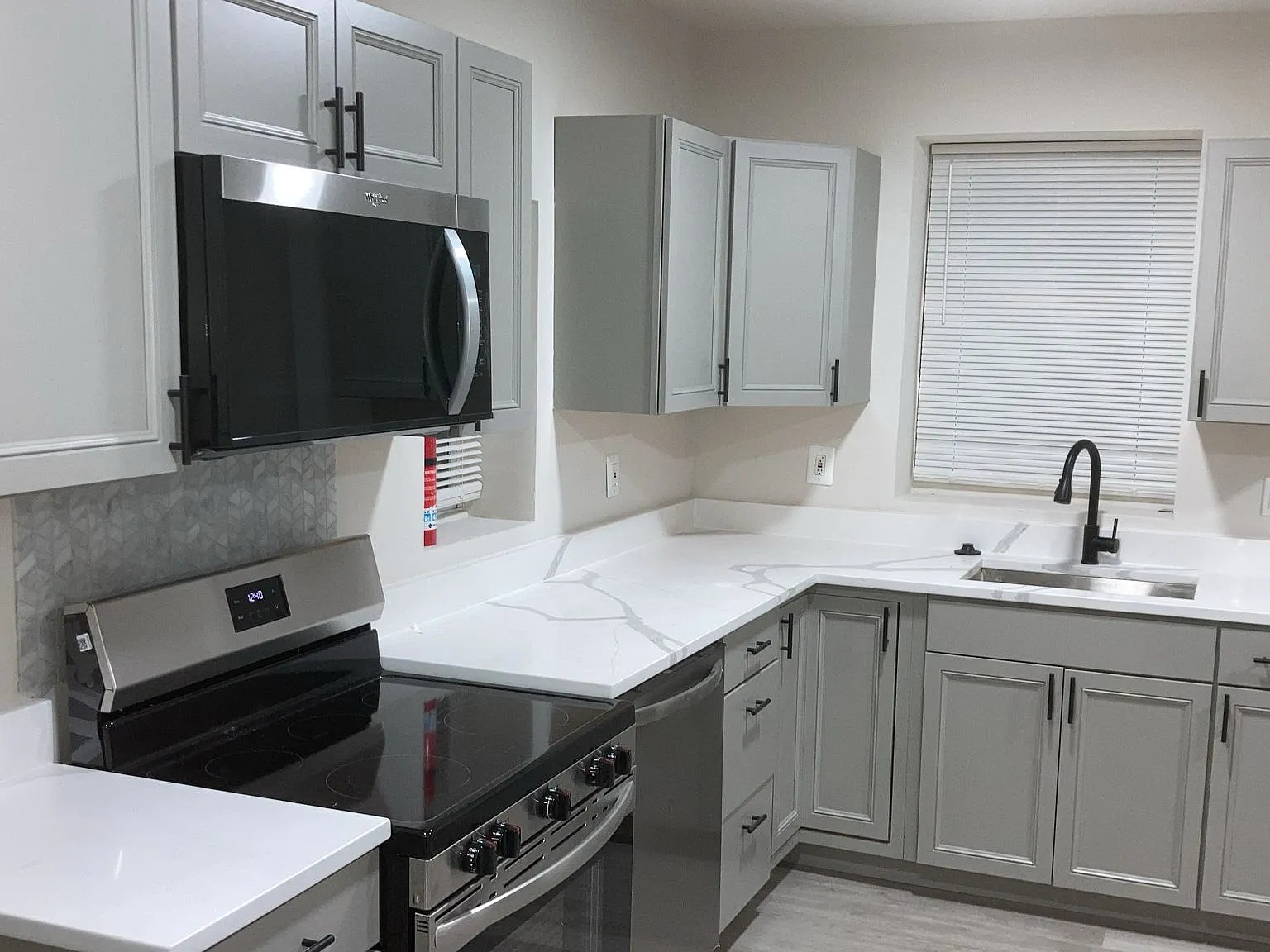 6 bed, 2900 sqft, $7,300 — Photo 3