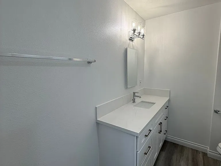 Villa Park Estates Apartments — Photo 24