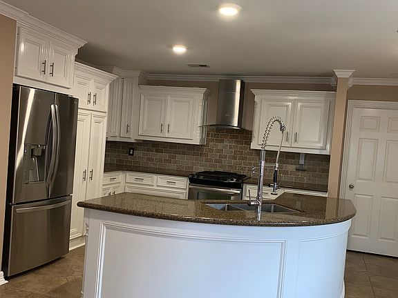 3rd image of 52 Greenvale Ct
