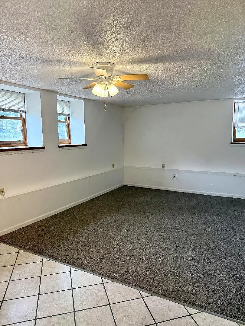 305 Avenue F - Apt. 3 Fort Madison, IA — Photo 2