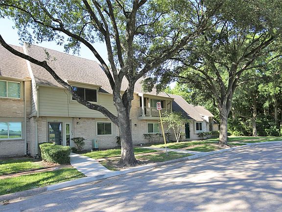 2nd image of 2115 Weldon Dr