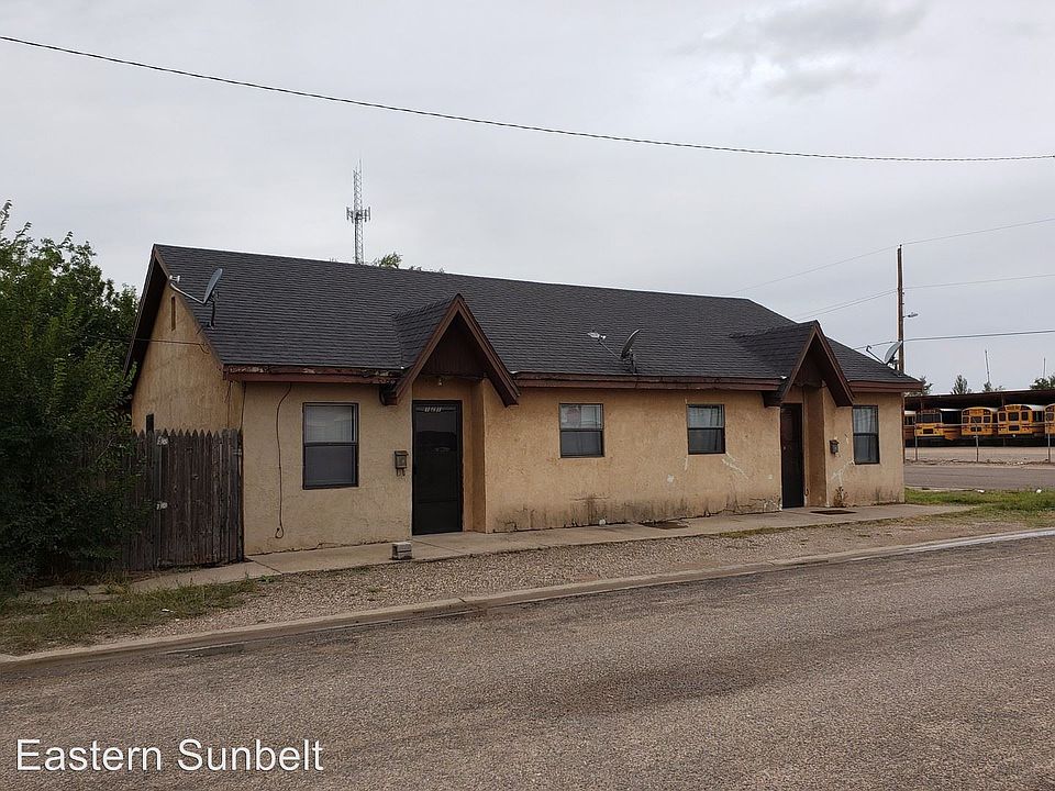 1st image of 121 N Avenue E