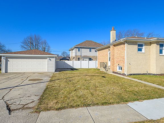 5th image of 5701 W 90th Pl