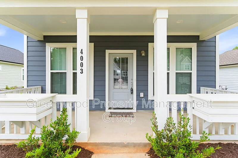 3 bed, 2.5 bath, 1518 sqft, $2,200 — Photo 3