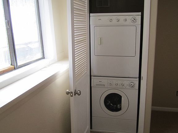4th image of 32 Kings Xing , Unit 102