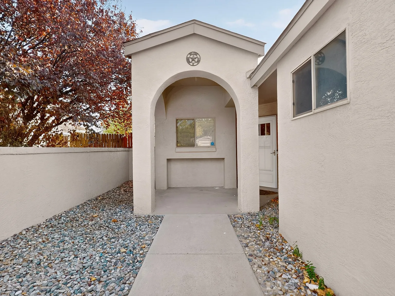 3 bed, 1096 sqft, $2,380 — Photo 2
