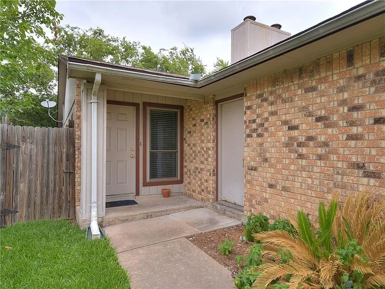 1714 Rawhide Loop — Photo 2