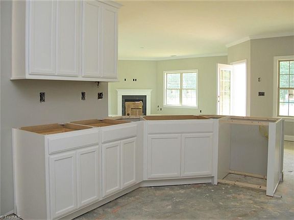 5th image of 410 Dorchester St