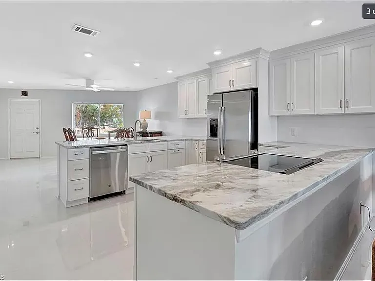 5111 Manor Ct #7 — Photo 4