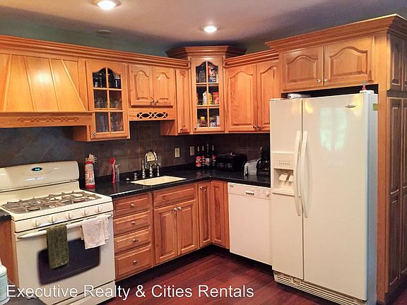 3rd image of 3104 Glenview Dr