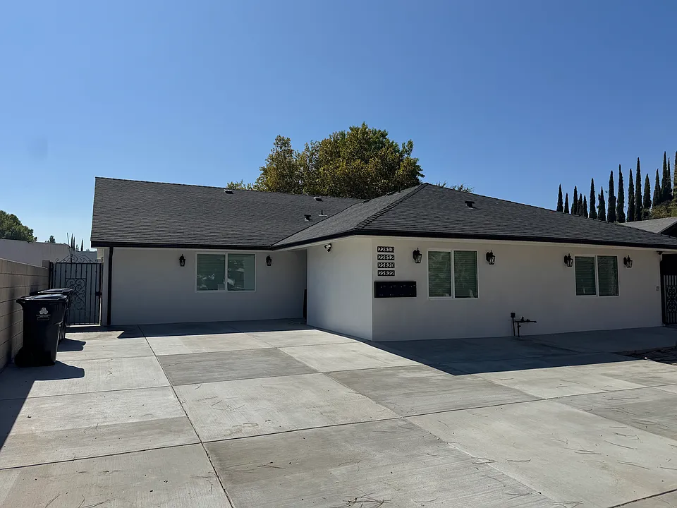 22812 Saticoy St #22810