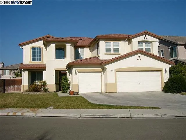 1243 Pyrenees St photo 1