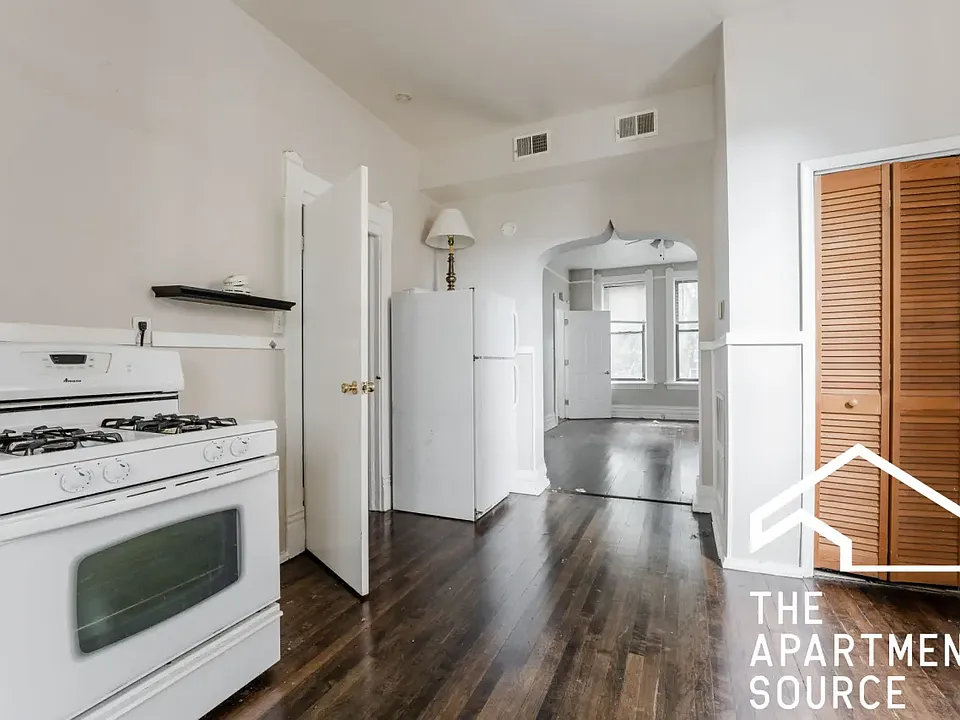 2041 W Moffat St #3