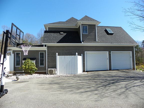 3rd image of 102 Mountain View Ln