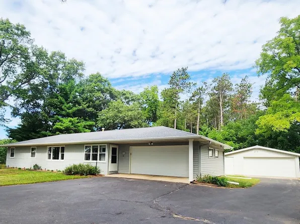 W8392 Cottonville Dr, Wautoma, WI 54982