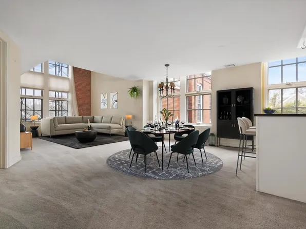 53 Warren St APT 318, Newburyport, MA 01950