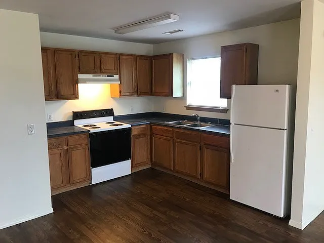 317 Erin Pl — Photo 4