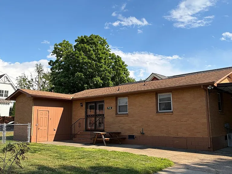 712 Meridian St — Photo 12