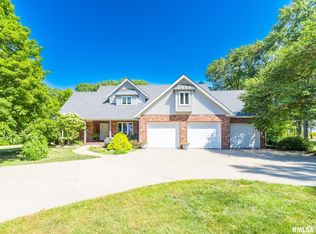 12 Oak Creek Dr, East Peoria, IL 61611