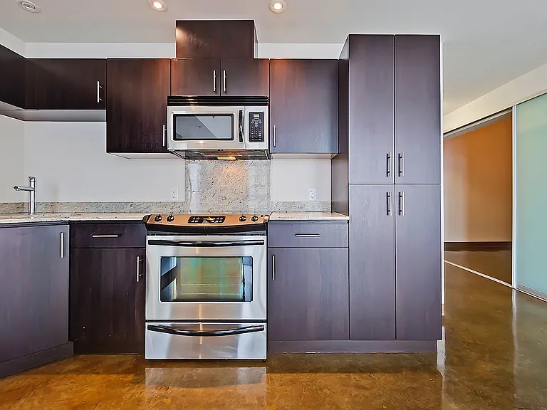 135 13th Ave SW #911 — Photo 4