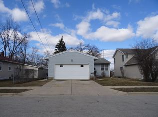 788 Parkway Ave, Elgin, IL 60120